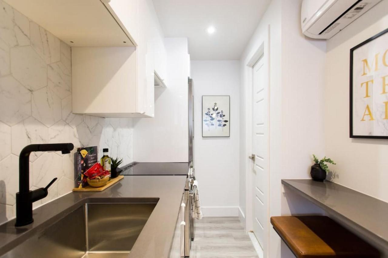 Palms Little Italy Studio With Full Bathroom By Denstays Montréal Exterior foto