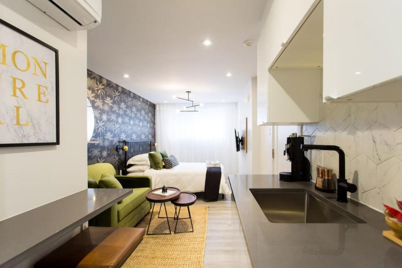 Palms Little Italy Studio With Full Bathroom By Denstays Montréal Exterior foto