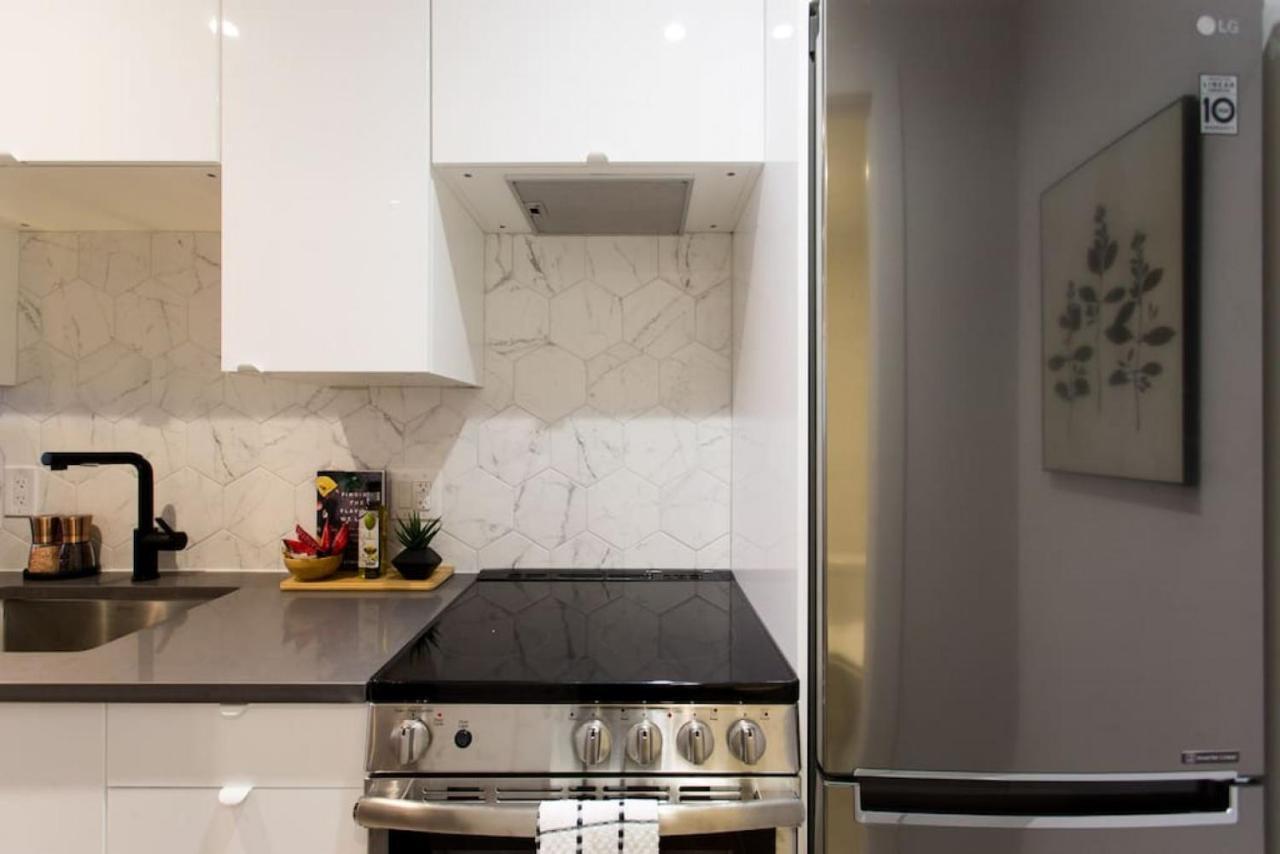 Palms Little Italy Studio With Full Bathroom By Denstays Montréal Exterior foto