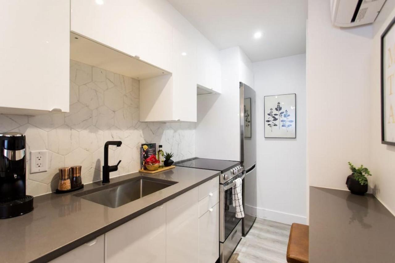 Palms Little Italy Studio With Full Bathroom By Denstays Montréal Exterior foto
