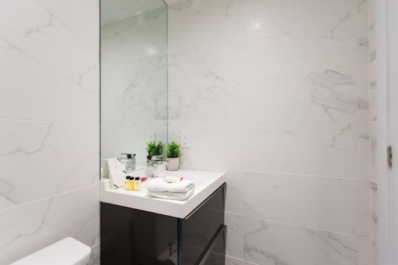Palms Little Italy Studio With Full Bathroom By Denstays Montréal Exterior foto