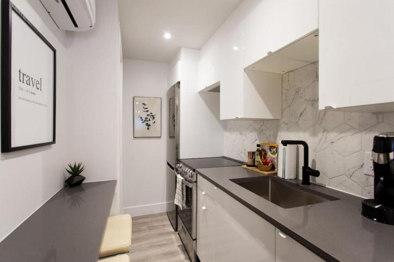 Palms Little Italy Studio With Full Bathroom By Denstays Montréal Exterior foto