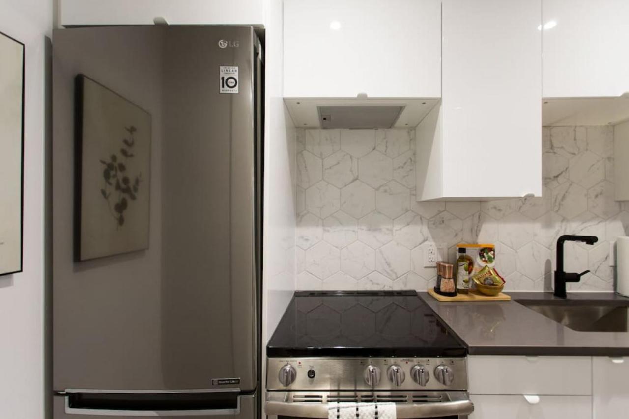 Palms Little Italy Studio With Full Bathroom By Denstays Montréal Exterior foto