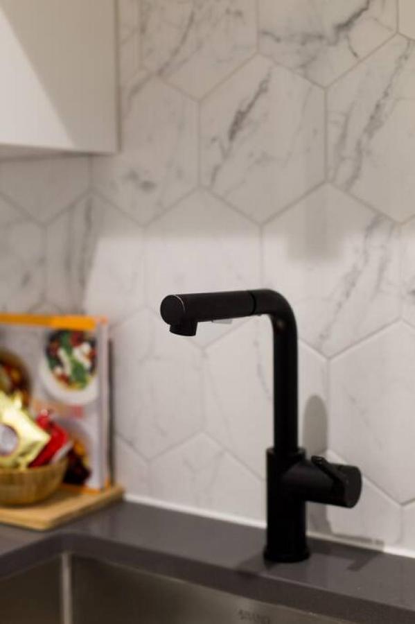 Palms Little Italy Studio With Full Bathroom By Denstays Montréal Exterior foto