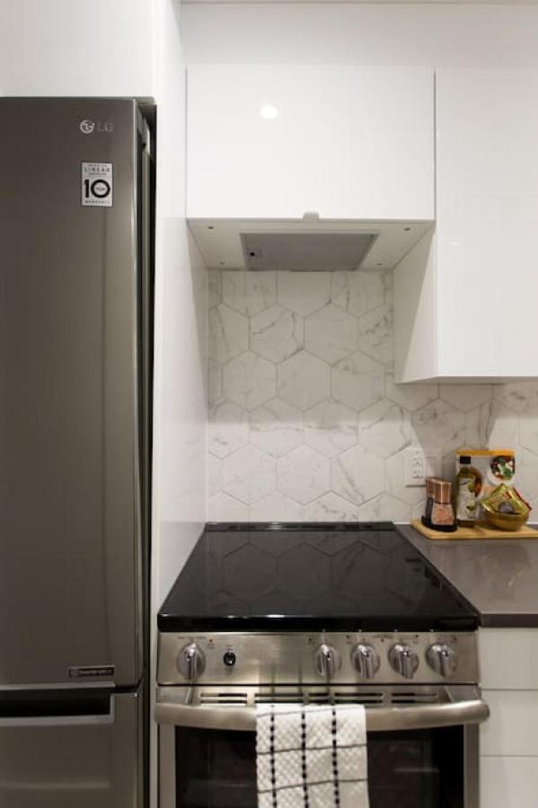 Palms Little Italy Studio With Full Bathroom By Denstays Montréal Exterior foto