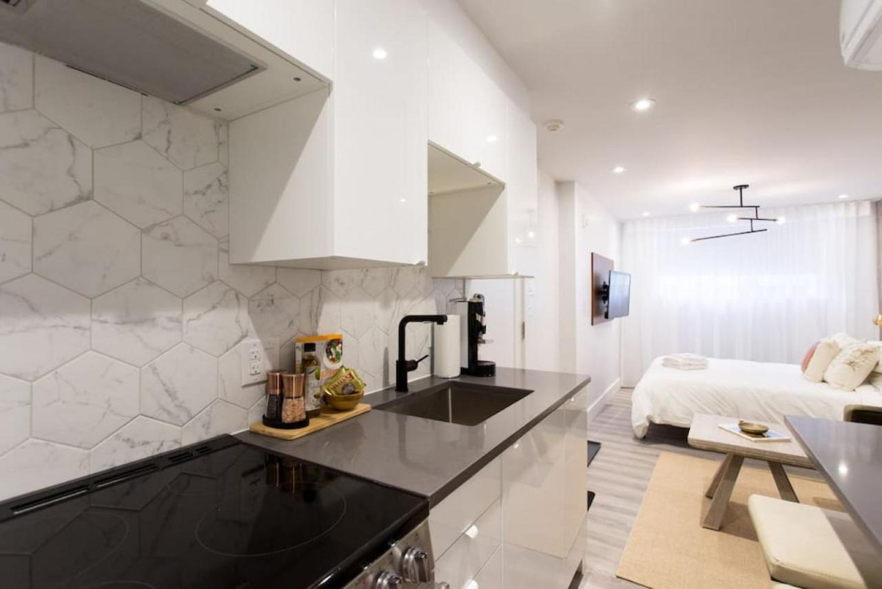 Palms Little Italy Studio With Full Bathroom By Denstays Montréal Exterior foto