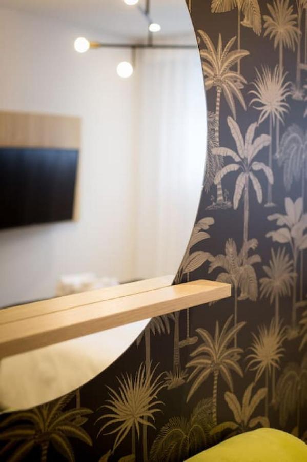 Palms Little Italy Studio With Full Bathroom By Denstays Montréal Exterior foto